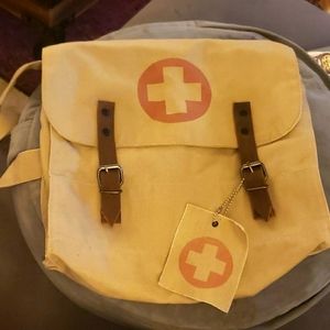 Nurse militairy vintage style messenger bag.